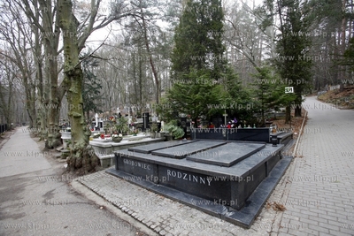 Puste grobowce na  cmentarzu komunalnym w Sopocie.
30.12.2013
fot....