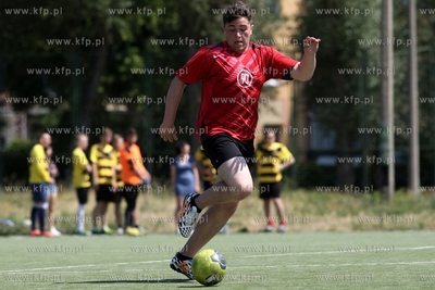 Gdansk Zaspa. Pilkarski turniej dzikich druzyn Do przerwy...