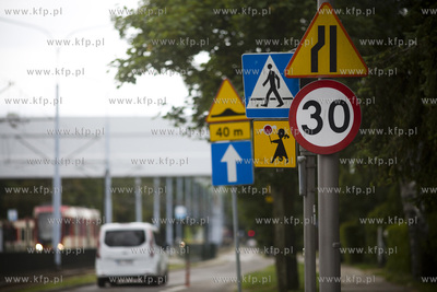 Gdańsk. Ul. Wojska Polskiego. Ograniczenie prędkości...