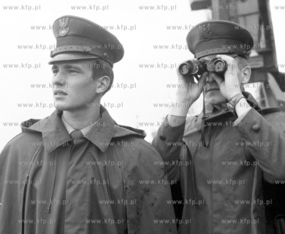 Patrol Wojsk Ochrony Pogranicza WOP w porcie gdynskim....