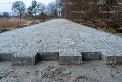 Rewitalizacja Opływu Motławy. Nz. nowy chodnik 03.02.2023...