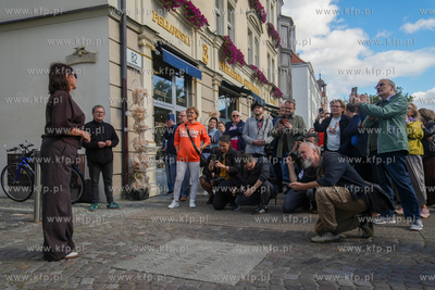Gdańsk, Podwale Staromiejskie. Odłonięcie muralu...