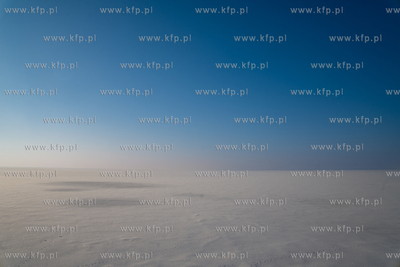 Zima na Mierzei Wiślanej. Zamarznięty Kanał przez...