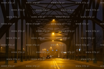 Gdańsk Wrzeszcz. Wiaduk ul. Kościuszki. Mglisty pierwszy...