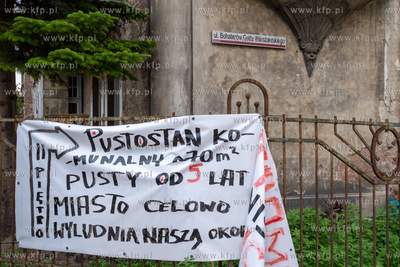Gdańsk, ulica Bohaterów Getta Warszawskiego. Mieszkańcy...