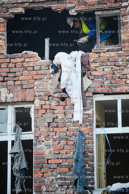 Gdansk. Remont drog i domow w gdanskiej dzielnicy Letnica,...