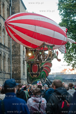 Gdansk. Ul. Rzeznicka. FETA - XVI Miedzynarodowy Festiwal...