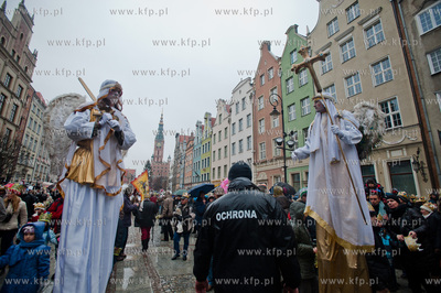 Gdansk. Orszak Trzech Kroli na ulicach Glownego Miasta....