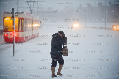 Gdansk. Os. Pogodne. Porywisty wiatr oraz silne opady...