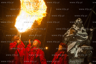 Gdansk. Zieleniec przy pomniku Jana Heweliusza. Widowisko...