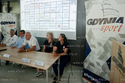 Gdynia. InfoBox. Konferencja prasowa poprzedzajaca...