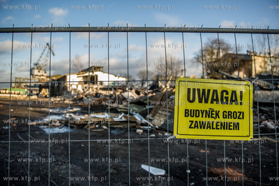 Gdansk. Tereny bylej Stoczni Gdansk. Wyburzenie budynku...
