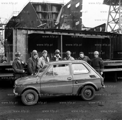 Prezentacja samochodu najnowszej marki fiat 126p popularnego...