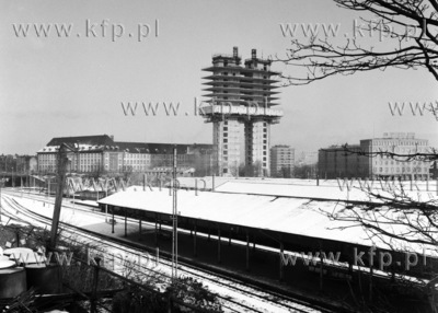 Widok na peron dworca kolejowego Gdansk Glowny od strony...