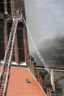 Pozar zabytkowego kosciola sw Katarzyny w Gdansku.
22.05.2006
Fot....