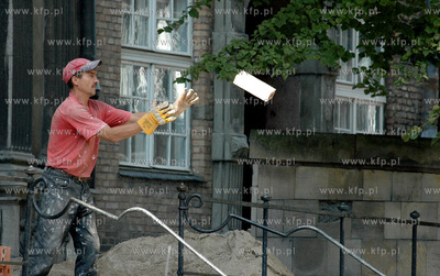 Prace remontowe jednej z kamienniczek przy ul. Chlebnickiej...