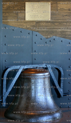 Oryginalny dzwon z wraku Wilhelma Gustloffa, lezacego...