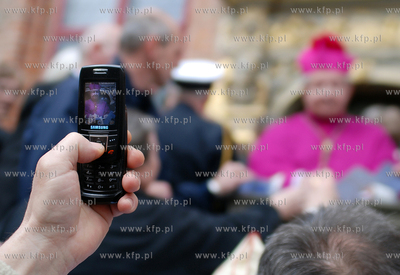 Po uroczystej Mszy sw ulicami Glownego Miasta ruszyl...