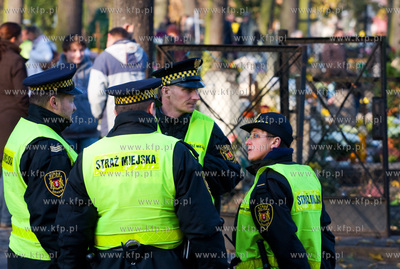 Gdansk. Cmentarz garnizonowy przy Bramie Oliwskiej....