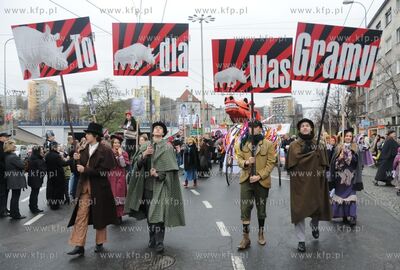 Gdynia. Parada z okazji 91 rocznicy odzyskania przez...
