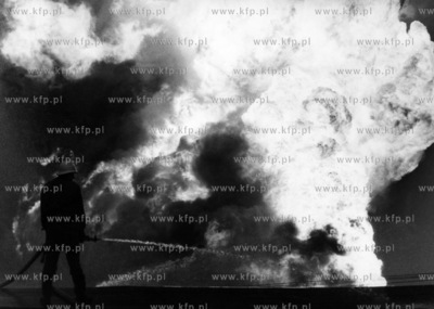 We wsi Krzywoploty kolo Karlina doszlo do erupcji ropy,...