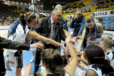 Hala Sportowo - Widowiskowa w Gdyni. Druzyna koszykarek...