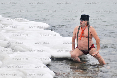 Plaza w Gdyni Redlowie. Klub Morsow Gdynskich przywital...