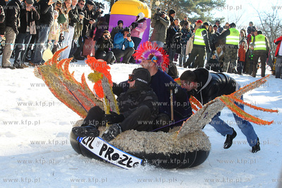 Druga edycja Crezy slide - Zjazdu na byle czym, odbywajaca...