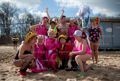 Gdański Klub Morsów symbolicznym topieniem Marzanny...