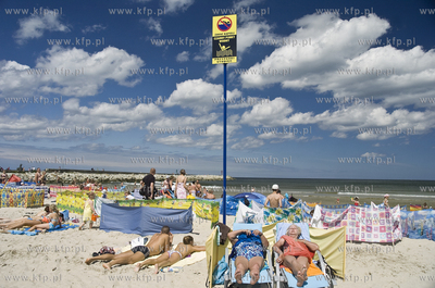 Na plazy wschodniej w Ustce pojawily sie znaki ostrzegajace...