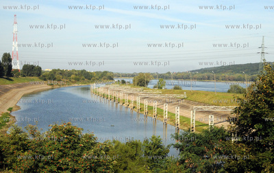 Zapora wodna we Wloclawku. Na prawym brzegu Wisly,...