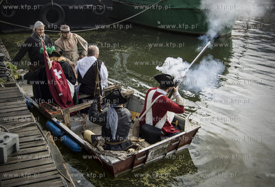 Gdansk. Wyspa Olowianka. Do abordazu - rekonstrukcja...