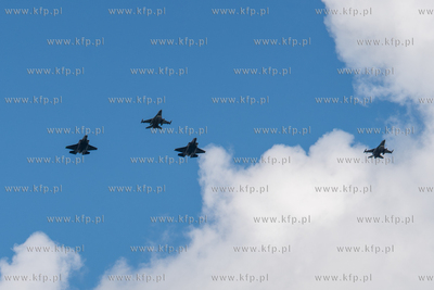 Przelot F35 i F16 nad Westerplatte w Gdańsku podczas...