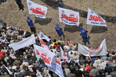 Gdansk. Plac Solidarnosci. Obchody 20 rocznicy obalenia...