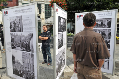 Otwarcie wystawy plenerowej "Powrot Majora" na Dlugim...