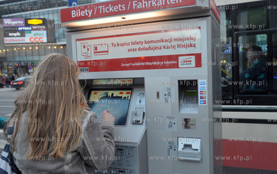 Automat bilotowy ZKM na przystanku Jaskowa Dolina na...