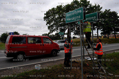 Przy wjezdzie do Koscierzyny na Kaszubach zainstalowano...