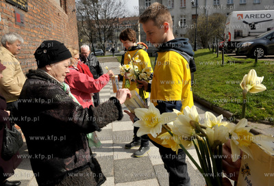 Pola Nadziei w Gdansku. Wolontariusze zbieraja datki...