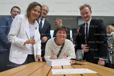 Otwarcie Pozytywnej Szkoly Podstawowej przy ul. Azaliowej...