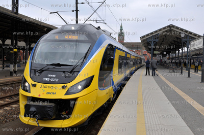 Dworzec Glowny w Gdansku. Nowy pociag SKM Impuls rozpoczal...