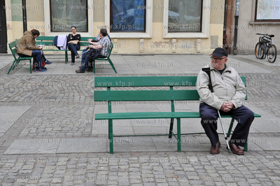Wedrujace lawki czyli prototypowanie lub inaczej badanie...