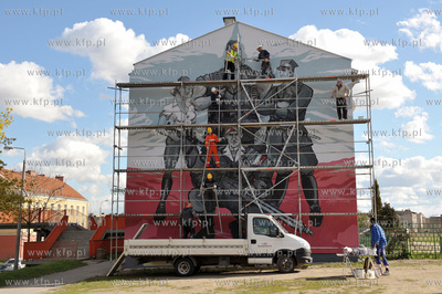 Nowy murales Zolnierze Wykleci autorstwa artystow Rafala...