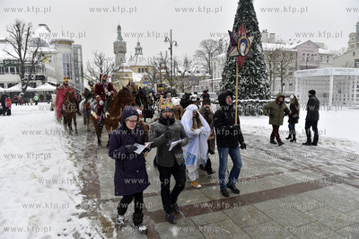 Orszak Trzech Króli w Sopocie. Plac Przyjaciół Sopotu....