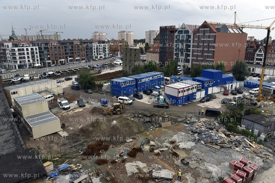 Uroczystosc zawieszenia wiechy na budowanym kompleksie...