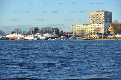 Martwa Wisła niedaleko Yacht Clubu Północnego oraz...