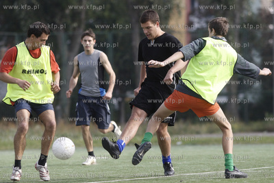 Gdansk Zaspa. Pilkarski turniej dzikich druzyn Do przerwy...