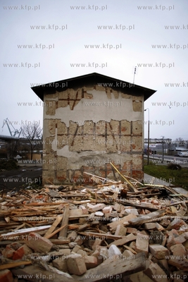 Gdańsk. Rozbiorki budynkow mieszkalnych przy ul. Marynarki...