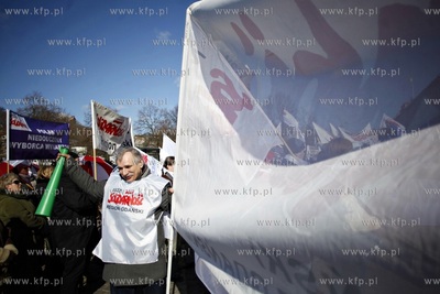 Pikieta pod Urzędem Wojewodzkim w Gdansku w gescie...