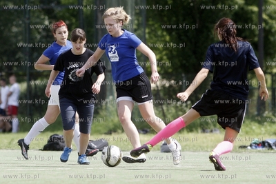 Gdansk Zaspa. Pilkarski turniej dzikich druzyn Do przerwy...