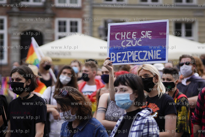 Gdańsk. Manitestacja Jestem LGBT na Długim Targu....